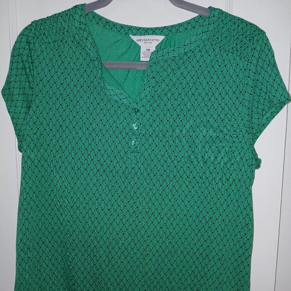 LIZ CLAIBORNE GREEN AND BLACK TOP, DIAMOND DESIGN, CAP SLEEVE, SIZE MED PETITE - Picture 1 of 6